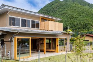 a house under construction with a mountain in the background at ICHI -en- in Fujikawaguchiko
