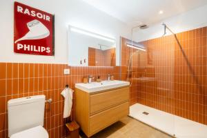 a bathroom with a sink and a toilet at Maison Jeannot - Climatisée avec piscine in Vers Pont du Gard