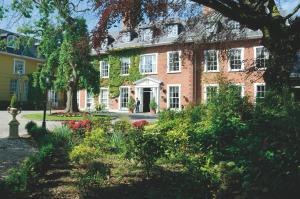 Vrt ispred objekta Hayfield Manor
