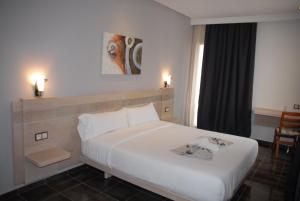 A bed or beds in a room at Hotel A44