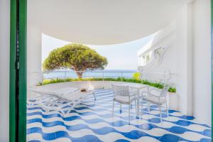 a room with a blue and white floor at Hotel Il Pino in Praiano