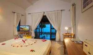 Postel nebo postele na pokoji v ubytování Islanda Hideaway Resort + 37 fotografií