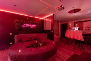a red room with a bed and a table at Appartement Love Room/Jacuzzi in Toulouse