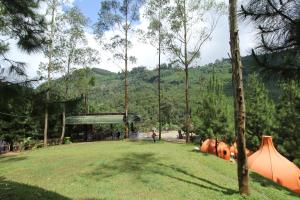 Afbeelding uit fotogalerij van The Lodge Maribaya in Lembang