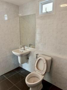 a bathroom with a toilet and a sink at อิงน้ำ เลควิว in Ban Hua Phrong