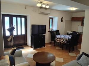 a living room with a couch and a table at Rest House Stiniva in Podšpilje