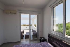Postel nebo postele na pokoji v ubytování Akefalou Bay Villa + 37 fotografií