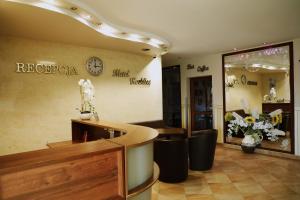 a hair salon with a reception desk and a mirror at Noclegi Kochlice in Kochlice