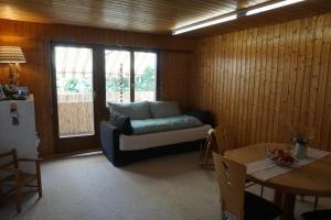 a living room with a couch and a table at Naturnah und familienfreundlich in Degersheim