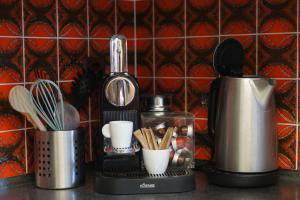 a kitchen counter with a coffee maker and utensils at Naturnah und familienfreundlich in Degersheim