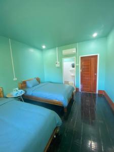 a bedroom with two beds and a blue ceiling at Don Det SODA RiverSide Guesthouse in Ban Donsôm Tai