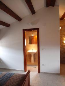 Kúpeľňa v ubytovaní al Merlo Olivo, rural istrian house