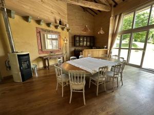 a dining room with a table and chairs at Le moulin in Nexon