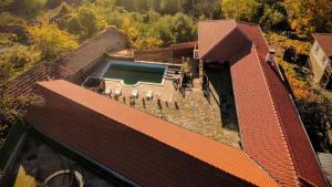 an aerial view of a house with a swimming pool at Han Gozdeika in Gozdeyka