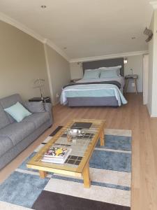 Gallery image of Tyger Waterfront Penthouse Duplex Apartment in Tyger Valley