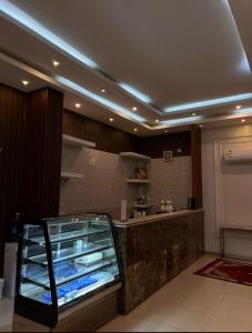 a lobby with a fish tank in a room at رندة المدن للشقق المخدومة in Jazan