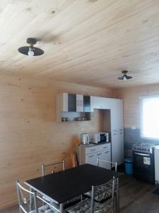 a kitchen with a table and a kitchen with a stove at Cabaña en Licán Ray in Licán Ray