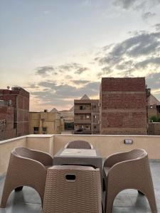 a balcony with chairs and a view of the city at Saloumy pyramids hotel in Nazlat as Sammān