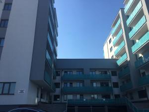 a tall building with a blue sky in the background at Two rooms Vivo Metro Amethyst in Floreşti