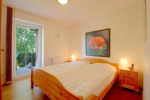a bedroom with a large bed and a window at Lilli Marleen WE 26 in Wremen