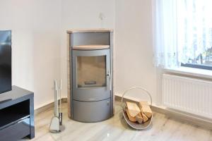 a living room with an ice machine in a room at Spreemitte in Lübbenau
