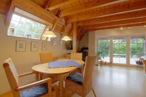 a dining room with a wooden table and chairs at SV2 Opi-Huck-Stroot 37 in Dorum-Neufeld