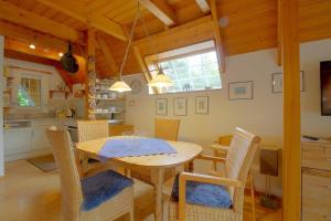 a kitchen and dining room with a table and chairs at SV2 Opi-Huck-Stroot 37 in Dorum-Neufeld