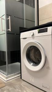 a washing machine in a room with a glass door at Wohnung im Zentrum von Gaggenau! in Gaggenau