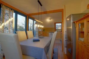a kitchen and dining room with a table and chairs at KA6 Haus Küstenzeit in Wremen