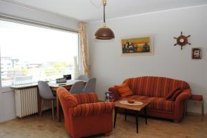 a living room with a couch and chairs and a table at Hanseatic 512 in Duhnen