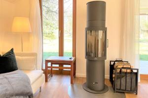 a living room with a living room with a fireplace at Lokoschen in Lübbenau