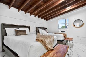a bedroom with two beds and a table and a window at Hollywood Heated Pool Mini Golf Unique VR Room in Hollywood