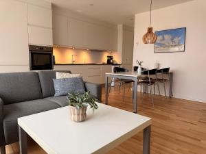 a living room with a couch and a table at Plesners Havnelejligheder in Skagen