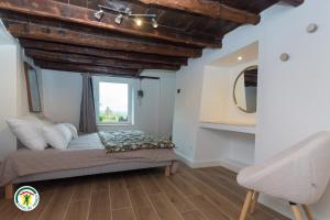 a bedroom with a bed in a room with a window at Gîte la Planta de Cossey 2 in Claix