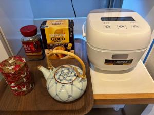 a coffee maker on a counter next to a mixer at 青梅森の宿 in Ome