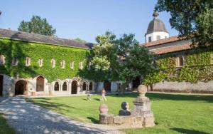 two children walking in front of a building at Spacious, bright and comfortable bedrooms in Lannemezan