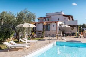 a villa with a swimming pool and a house at Agriturismo Azzarone in Vieste