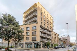 an apartment building on the corner of a street at Dumbo - Île de Nantes in Nantes