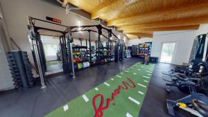 a gym with a green carpet in the middle at Moving Rooms in Wimpassing