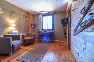 a living room with a couch and a table and a window at Appartement vue panoramique in Binos