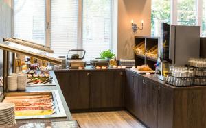 Kuchyň nebo kuchyňský kout v ubytování ibis Styles Rastatt Baden-Baden