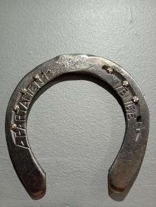 a metal object with the wordulum on it at APARTAMENT VENGE -CAŁE MIESZKANIE 46m2 NA WYŁĄCZNOŚĆ - Z JEDNĄ SYPIALNIĄ I JEDNYM SYPIALNO-SALONEM -3 PIĘTRO BEZ WINDY- REZERWACJA BEZ KARTY KREDYTOWEJ-KLIMATYZACJA-KINO DOMOWE-PROJEKTOR-100"-NETFLIX-BEZPŁATNY PARKING PUBLICZNY NA MONITOROWANYM PODWÓRZU in Wrocław