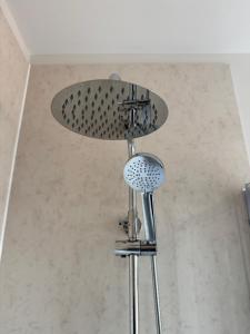 a shower head on a ceiling in a bathroom at Central Aldershot Flat, Near Station & Town Centre in Aldershot +28 photos