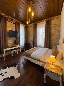 a bedroom with a bed and a desk in a room at Marina Foça Hotel in Foça
