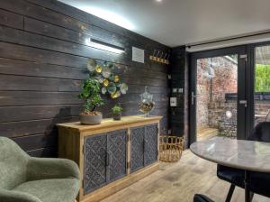 a room with a wooden wall with a table and chairs at La Parenthèse in Compiègne