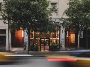 a car driving past a store on a city street at Catalonia Boulevard 4 Sup in Barcelona +43 photos