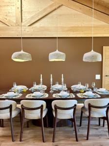 a dining room with a table and chairs at La Tzoumaz Lodge in La Tzoumaz