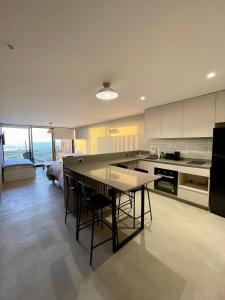a kitchen with a table and chairs in a room at Rompe Olas in Maitencillo +24 photos