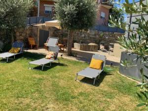 a group of lawn chairs sitting in the grass at Casa da Zéfinha - STUDIO in Cinfães