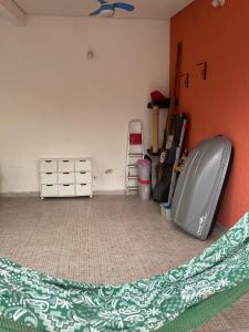 a room with a bed in the corner of a room at Casa Centro de Caraguatatuba in Caraguatatuba